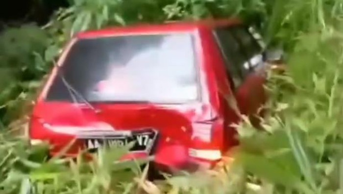 Kecelakaan beruntun di tanjakan Sikelir, Wanayasa, Banjarnegara Sabtu (20/1/2024).