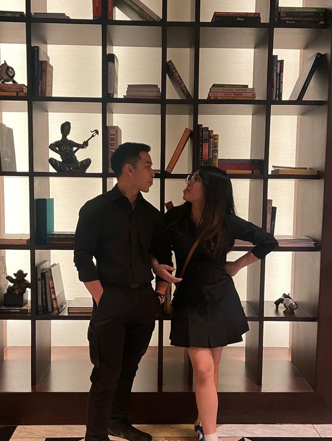 Kenzo diketahui merupakan putra aktor Ari Wibowo dengan mantan istrinya, Inge Anugrah. Sementara Lovely merupakan putri aktris Angel Karamoy dengan mantan suaminya, Steven Rumangkang. Foto: Instagram/@kenzo_wibowo_