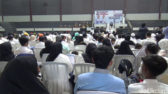 Kiai dan santri di Lumajang deklarasi dukung Prabowo-Gibran.
