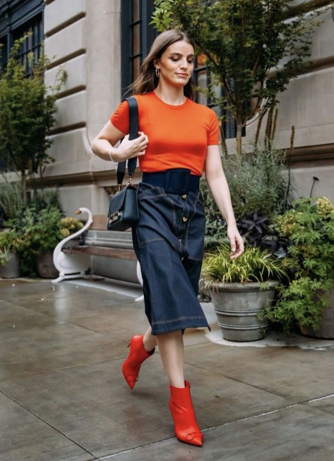 Lux Pascal mengikuti jejak sang kakak di dunia akting. Dia bermain di serial Netflix Narcos yang juga dibintangi kakaknya itu. Lux juga pernah menjadi bintang di film pendek berjudul Bust. Foto: Dok. Instagram