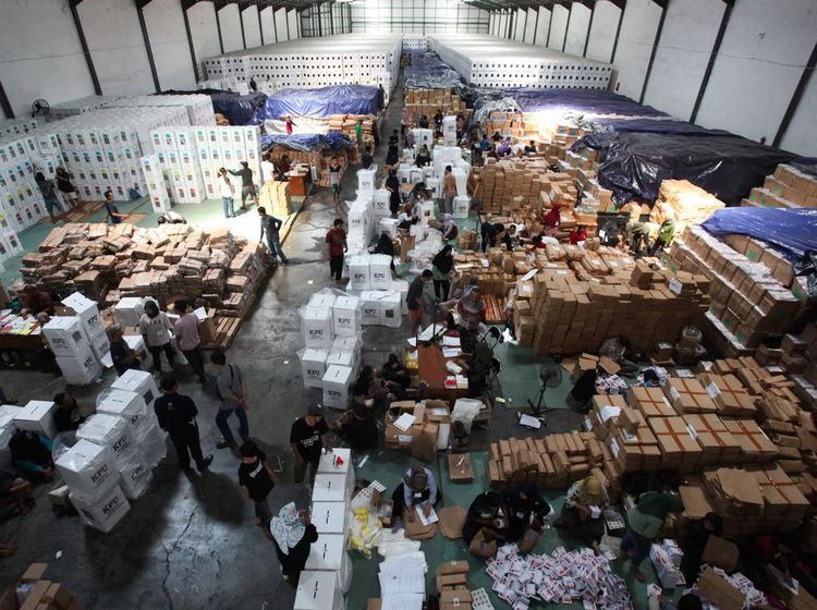 Melihat Pengemasan Logistik Pemilu 2024 di Surabaya