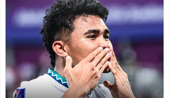 Indonesia tampil dominan di babak pertama dan unggul 1-0. Gol dicetak kapten tim, Asnawi Mangkualam, dari tendangan penalti. Foto: Dok. X