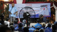 Induk Koperasi Tenaga Kerja Bongkar Muat (Inkop TKBM) menegasakan mendukung pasangan Capres-Cawapres nomor urut 2 Prabowo-Gibran untuk dapat memenangkan pemilu dalam satu putaran.