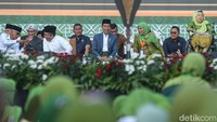 Muslimat Nahdlatul Ulama (NU) menggelar harlah ke-78 di Stadion Utama Gelora Bung Karno, Senayan, Jakarta, Sabtu (20/1/2024). Presiden Joko Widodo (Jokowi) hadir disambut oleh Ketua Umum Pimpinan Pusat (PP) Muslimat NU Khofifah Indar Parawansa.