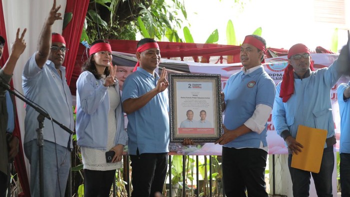 Momen Pemuda Pelajar Mahasiswa Laimu Deklarasi Mendukung Prabowo-Gibran Wakil ketua Tim Kampanye Nasional (TKN) Juri Ardiantoro saat hadir dalam cara deklarasi dukungan di kawasan Kertanegara, Jakarta Selatan, Jumat, (19/1/2024).