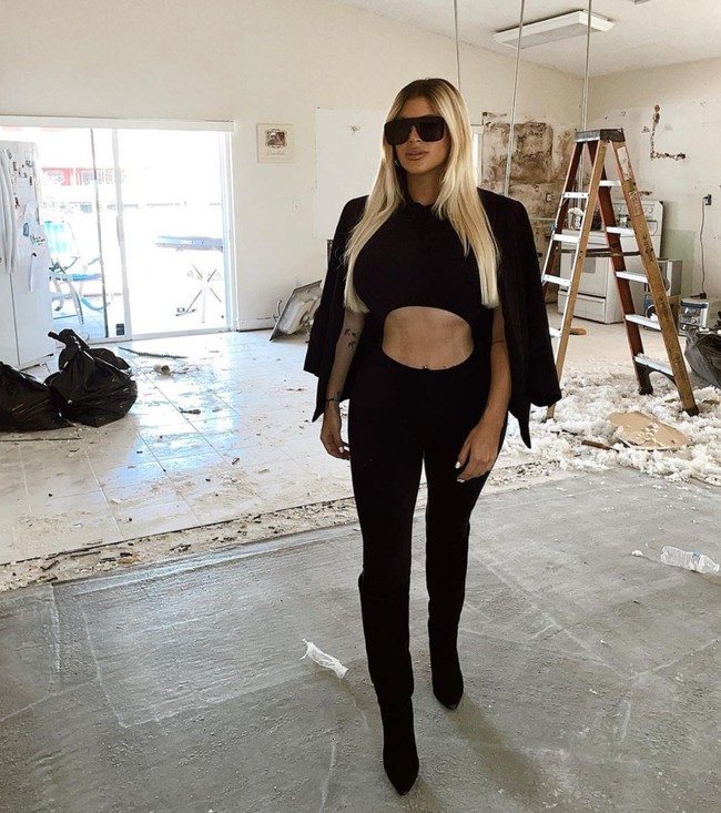 Operasi hidung yang sempat gagal menyadarkan Neyleen untuk menghentikan obsesinya mencapai kesempurnaan fisik dan belajar menerima penampilan alaminya. Dia telah menjalani dua kali pembalikan Brazillian butt lift dan implan payudaranya telah diangkat. Foto: Instagram/@neyleenashley