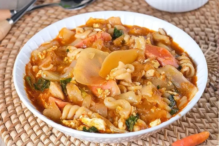 Pedas Seuhah! Ini 5 Seblak Paling Laris dan Populer di Bandung
