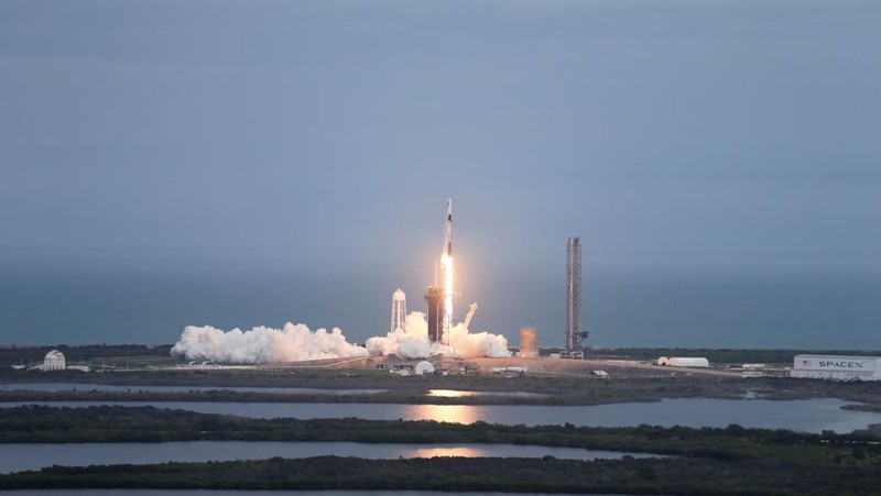 The Axiom Mission 3 launches to the International Space Station with crew members Commander Michael Lopez-Alegria of the U.S./Spain, Pilot Walter Villadei of Italy, Mission Specialist Alper Gezeravcı of Turkey, and ESA (European Space Agency) project astronaut Marcus Wandt of Sweden, at Cape Canaveral, Florida, U.S. January 18, 2024. REUTERS/Joe Skipper