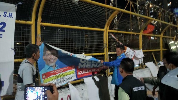 Penertiban APK di Jakarta Barat.