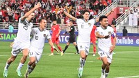 Indonesia baru menunjukkan taringnya saat melawan Vietnam di Stadion Abdullah Bin Khalifah, Doha, Qatar, Jumat (19/1/2024). Squad Garuda menang 1-0 atas Vietnam berkat gol penalti dari Asnawi Mangkualam. (ANTARA FOTO/Yusran Uccang)