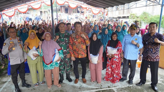 Pj Bupati OKI beri bantuan kepada korban banjir di Tanjung Lubuk