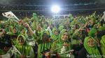 Potret Khofifah Pimpin Salawat dalam Harlah Muslimat NU di GBK