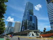 Potret Birunya Langit Jakarta Hari Ini