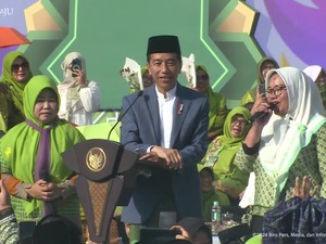 Momen Ibu-ibu Grogi Baca Pancasila di Depan Jokowi Saat Harlah Muslimat NU