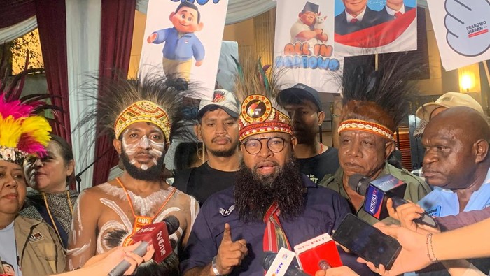 Relawan Papua Center resmi mendeklarasikan dukungan untuk Prabowo Subianto dan Gibran Rakabuming Raka di Pilpres 2024.
