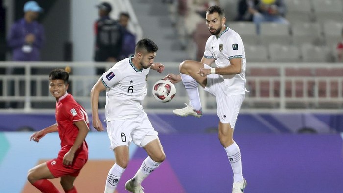 Indonesias Sandy Walsh and Jordi Amat, right, control the ball during the Asian Cup Group D soccer match between Vietnam and Indonesia at Abdullah Bin Khalifa Stadium in Doha, Qatar, Friday, Jan. 19, 2024. (AP Photo/Hussein Sayed)