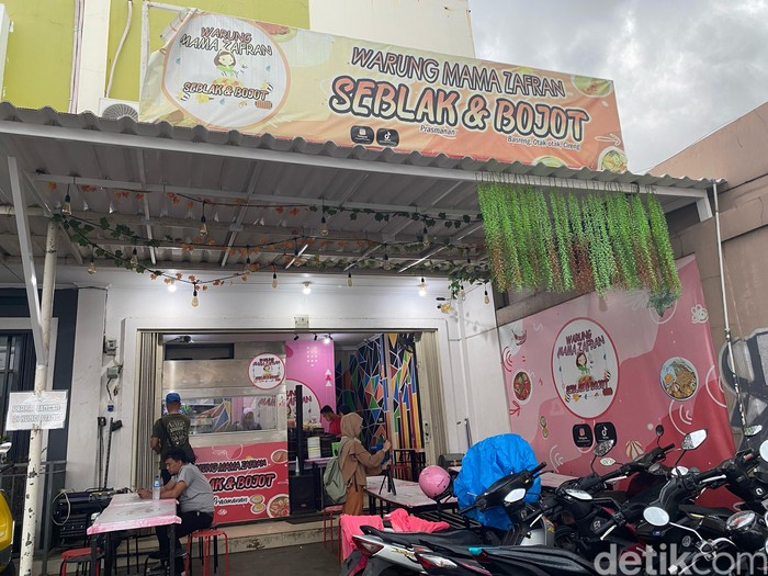 Seblak Seblak dan basreng bojot dari Warung Mama Zafran
