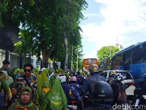 Massa Harlah Muslimat NU Membubarkan Diri di GBK, Lalin Macet