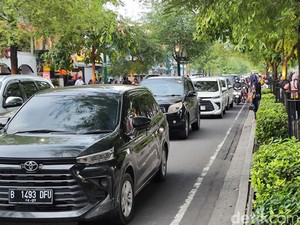Situasi Malioboro Sore Ini, Arus Kendaraan Padat Merayap