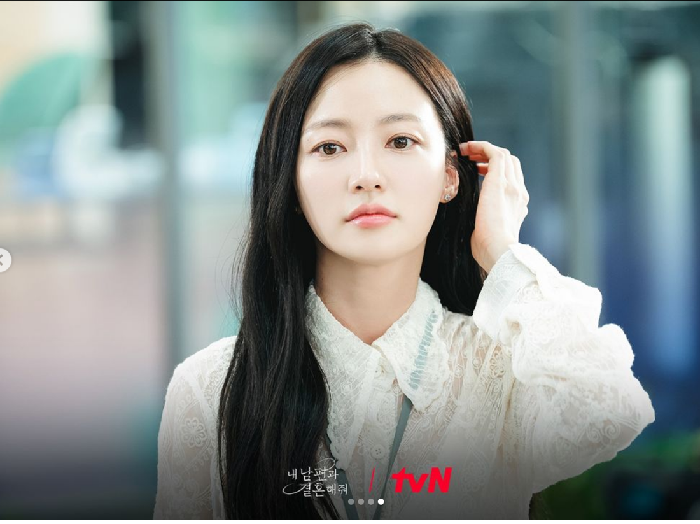 Song Ha Yoon, Pemeran Soo Min di Marry My Husband