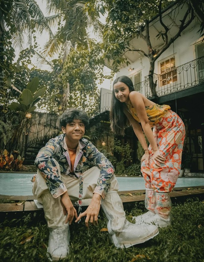 Sang kakak, Dru Prawiro Sasono juga tampak ikut dalam pemotretan tersebut. Lahir pada tahun 2008, Dru dan Widuri hanya berbeda usia 2 tahun. Foto: Instagram/@widimulia