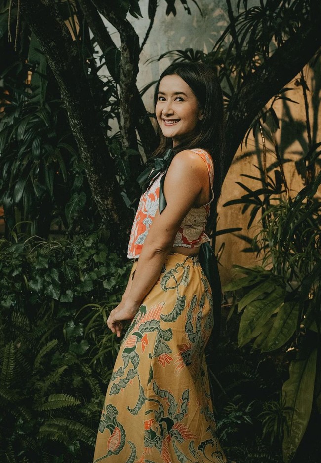 Meski sudah memiliki anak dan kini berusia 44 tahun namun penampilan Widi sendiri masih terlihat begitu cantik. “Kok cantik dan muda terus sih mba @widimulia,” komentar salah seorang netizen. Foto: Instagram/@widimulia