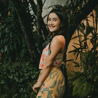 Meski sudah memiliki anak dan kini berusia 44 tahun namun penampilan Widi sendiri masih terlihat begitu cantik. “Kok cantik dan muda terus sih mba @widimulia,” komentar salah seorang netizen. Foto: Instagram/@widimulia