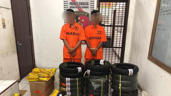 2 pelaku pencurian di bengkel warga di Kota Sibolga. (Foto: Dok. Porles Sibolga)