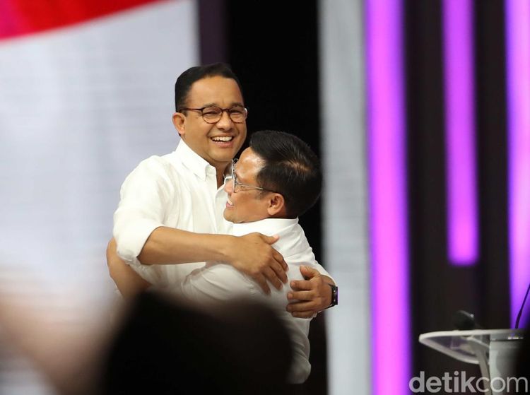 Anies-Cak Imin Pelukan Setelah Debat Cawapres Usai