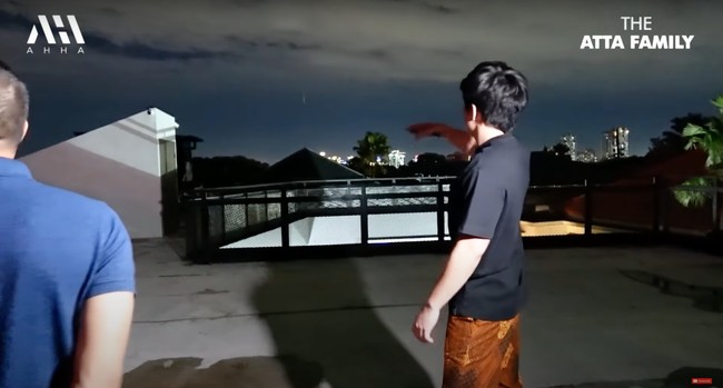 Bagian atas rumah baru Atta dan Aurel itu juga masih kosong. Rencananya bagian atas rumahnya itu akan dimanfaatkan untuk bersantai, seperti untuk live music atau membuat aviary. Foto: YouTube/AH