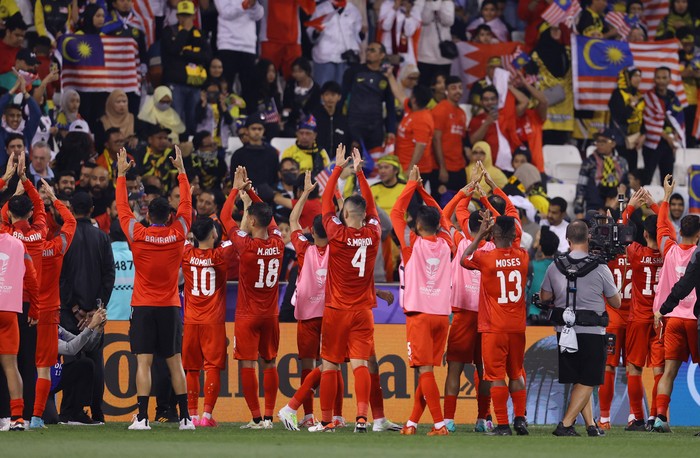 Soccer Football - AFC Asian Cup - Group E - Bahrain v Malaysia - Jassim bin Hamad Stadium, Al Rayyan, Qatar - January 20, 2024 Bahrain players celebrate after the match REUTERS/Ibraheem Al Omari