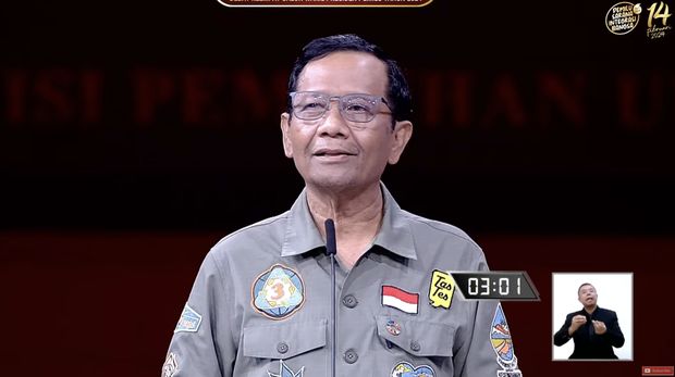 Cawapres nomor urut tiga Mahfud MD menyampaikan gagasanya saat debat calon wakil presiden Pemilu 2024 di JCC, Jakarta, Minggu, (21/1/2023). (Tangkapan layar KPU RI)
