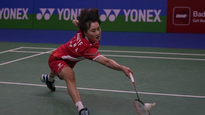 Chinas Chen Yu Fei returns a shot as she competes against her compatriot Wang Zhi Yi in womens single semi finals during Yonex Sunrise India Open 2024, in New Delhi, India, Saturday, Jan. 20, 2024. (AP Photo/Altaf Qadri)