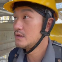 Bulan lalu, Deep Ng memutuskan untuk keluar dari agensi Emperor Entertainment Group dan menjadi pekerja konstruksi. Tidak malu dengan hal itu, pria 40 tahun tersebut justru membanggakannya di Instagram. Foto: Instagram