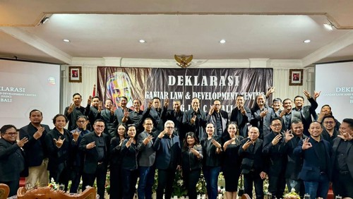Ganjar Law and Development Center (GLDC) Bali saat deklarasikan dukungan ke Ganjar-Mahfud di Denpasar, Minggu (21/1/2024).