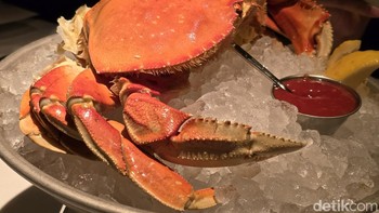 Memotret makanan di kafe saat malam hari. Detail masih ditangkap dengan sangat baik. Foto: Adi Fida Rahman/detikINET