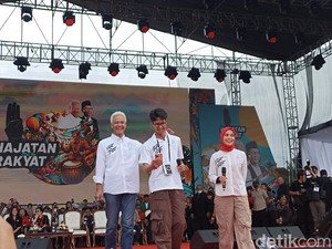 Ikut Kampanye di Bandung, Alam Ajak Ganjar dan Atikoh Nyanyi Rumah Kita