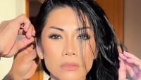 Kadang lupa, jawab pelantun lagu Snow on The Sahara tersebut. Foto: Instagram/@anggun_cipta
