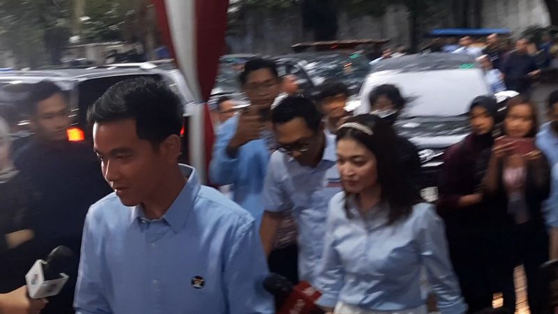 Gibran Rakabuming tiba di rumah Prabowo