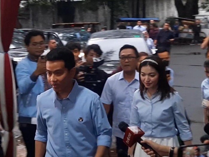 Gibran Rakabuming tiba di rumah Prabowo (Annisa/detikcom)