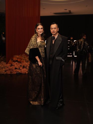 Harry Halim dan Luna Maya Desainer Harry Halim dan Luna Maya di sift launching High End Brands Indonesia by Shopee.