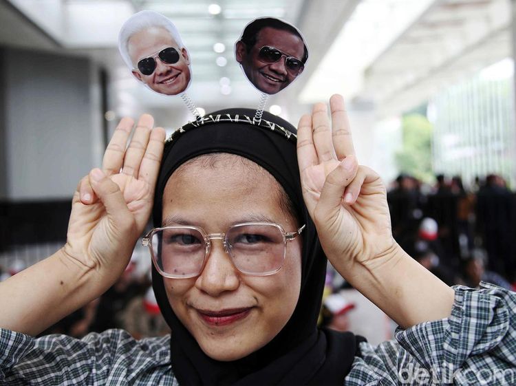 Jelang Debat, Pendukung Capres Cawapres Ramaikan JCC