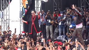 Joget Megawati Kala Slank Dendangkan Orkes Sakit Hati di Bandung