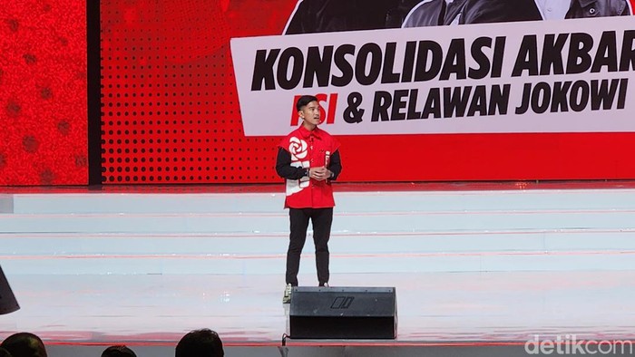 Kaesang Pangarep dalam acara relawan Jokowi di Sentul