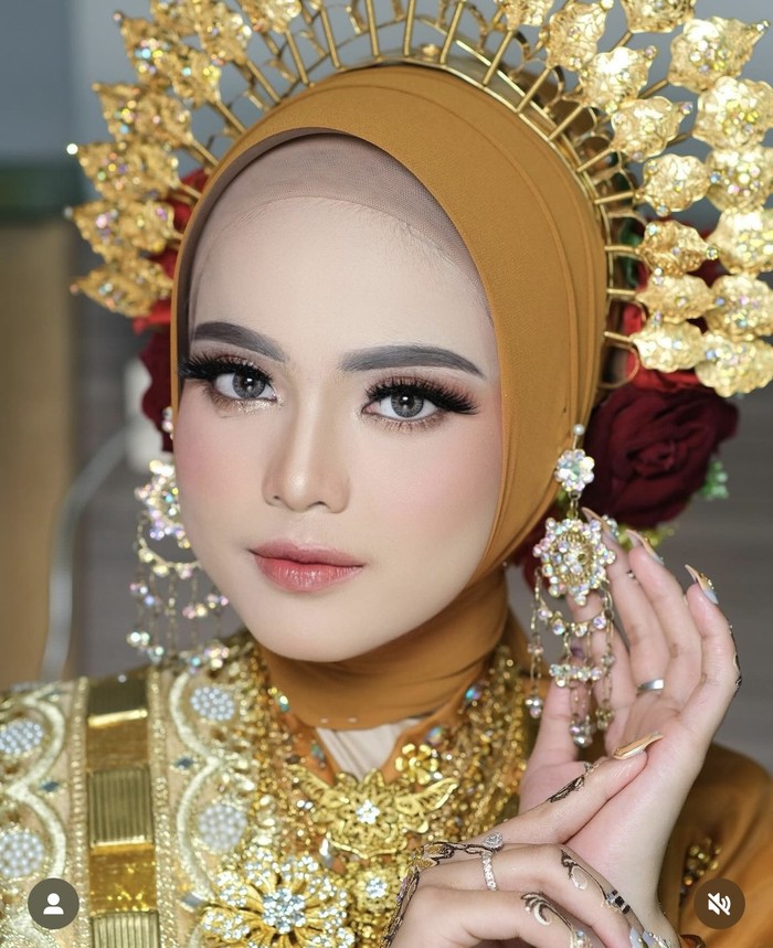 Keseruan Putri DA Saat Minum Kelapa di Pantai hingga Ngopi Cantik Keseruan Putri DA Saat Minum Kelapa di Pantai hingga Ngopi Cantik