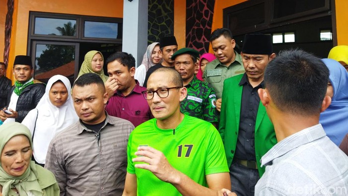 Ketua Dewan Pakar TPN Ganjar-Mahfud, Sandiaga Uno, menyebut dukungan Slank jadi semangat tambahan untuk memenangkan pasangan Ganjar-Mahfud. (Aris Rivaldo/detikcom)