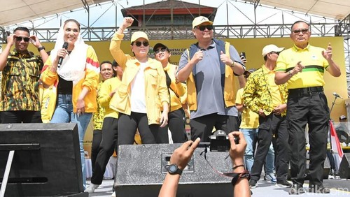 Ketum Partai Golkar Airlangga Hartarto saat memimpin Senam Gemoy di Alun-alun Tastura, Lombok Tengah, beberapa waktu lalu. (Foto: Helmy Akbar/detikBali)