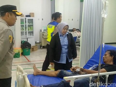 Korban luka kecelakaan bus terjun dari tol Pemalang KM 320 dirawat di RS Comal Baru, Kabupaten Pemalang, Minggu (21/1/2024).