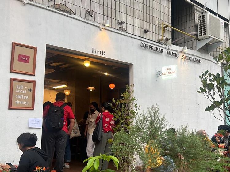 Rela Antre 30 Menit Demi Cicip Salt Bread Korea Viral di Kafe Blok M