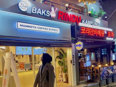 Momen Atlet Voli Megawati Saat Menikmati Kopi di Korea